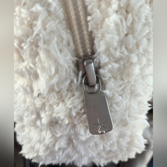 Barefoot Dreams Cozy Toiletry Bag/Case NWOT - Picture 3 of 6